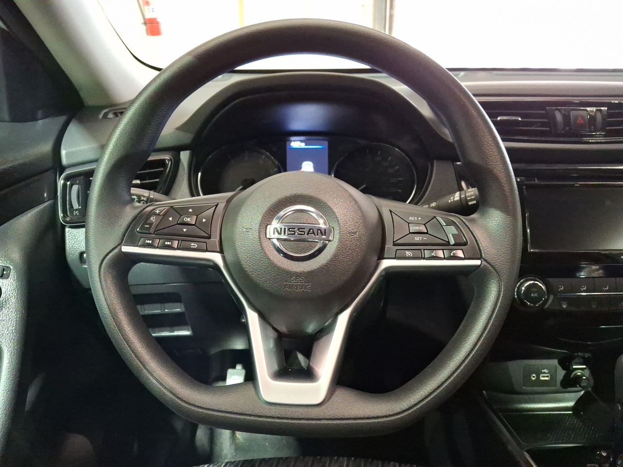 NISSAN - 23