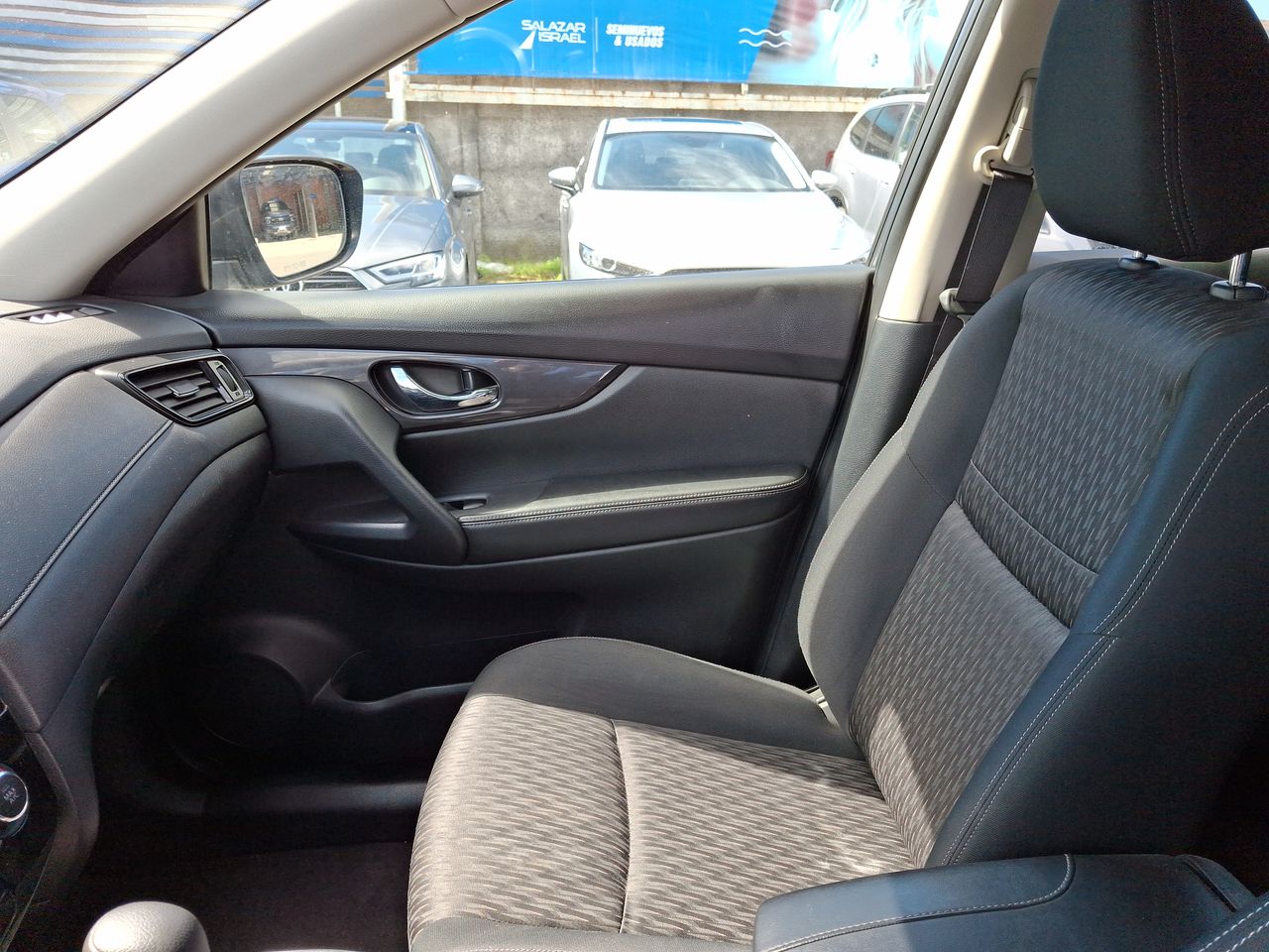 NISSAN - 32