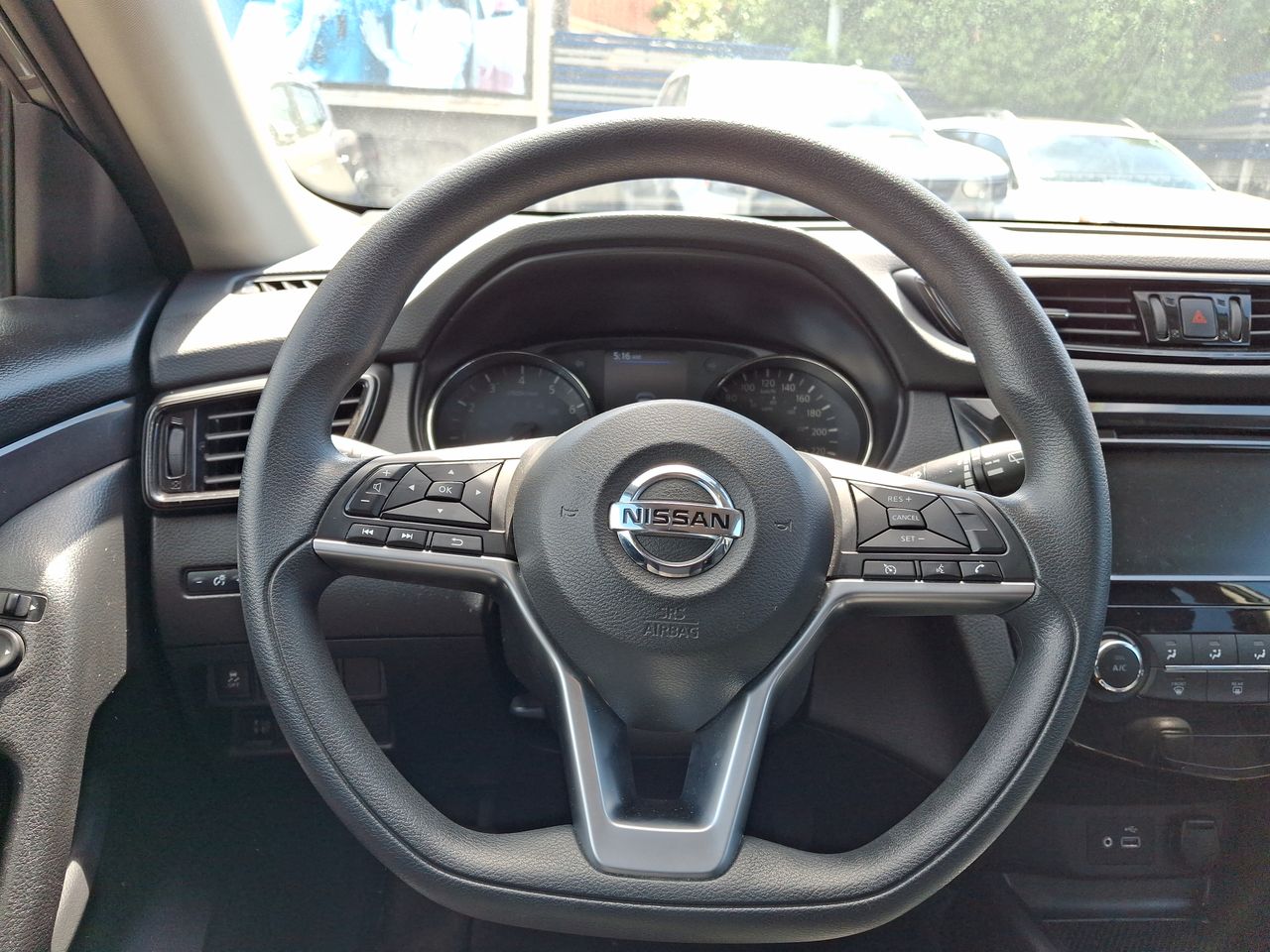 NISSAN - 24