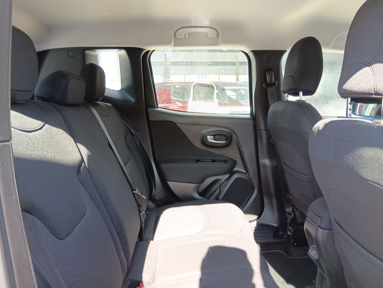 Jeep Renegade — foto 26 de 27