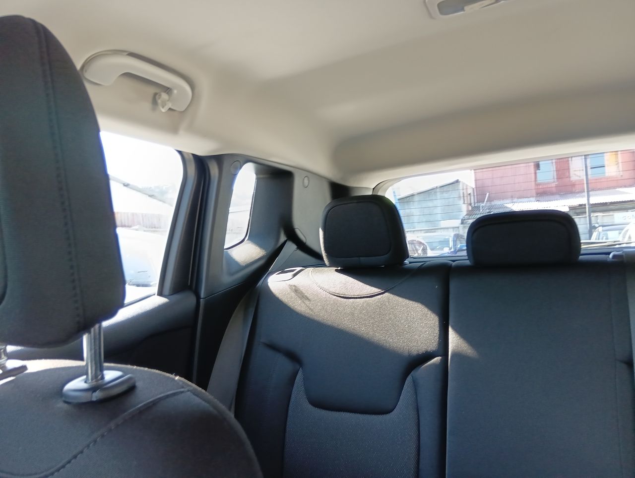 Jeep Renegade — foto 3 de 27