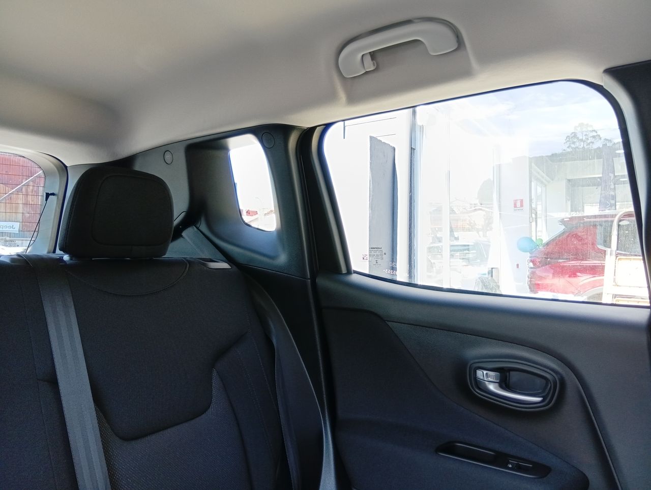 Jeep Renegade — foto 5 de 27