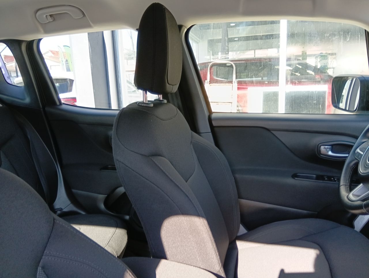 Jeep Renegade — foto 6 de 27