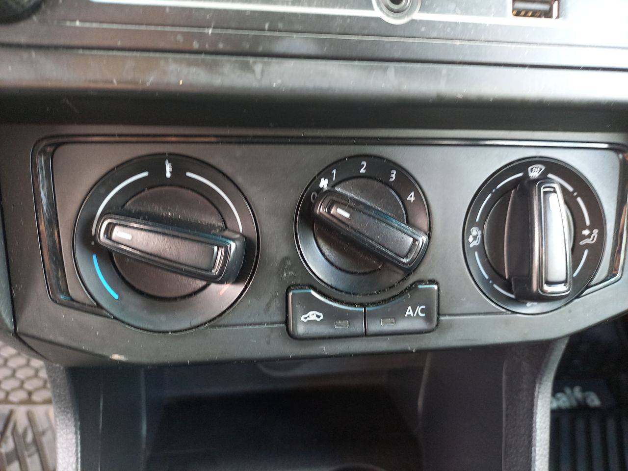 VOLKSWAGEN - 29