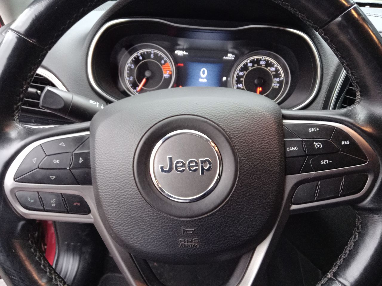 Jeep Cherokee — foto 17 de 26