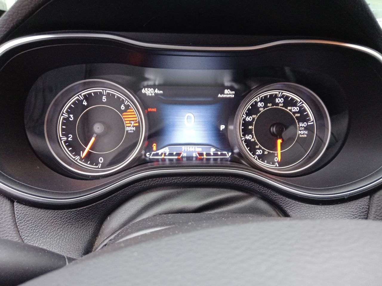 Jeep Cherokee — foto 18 de 26