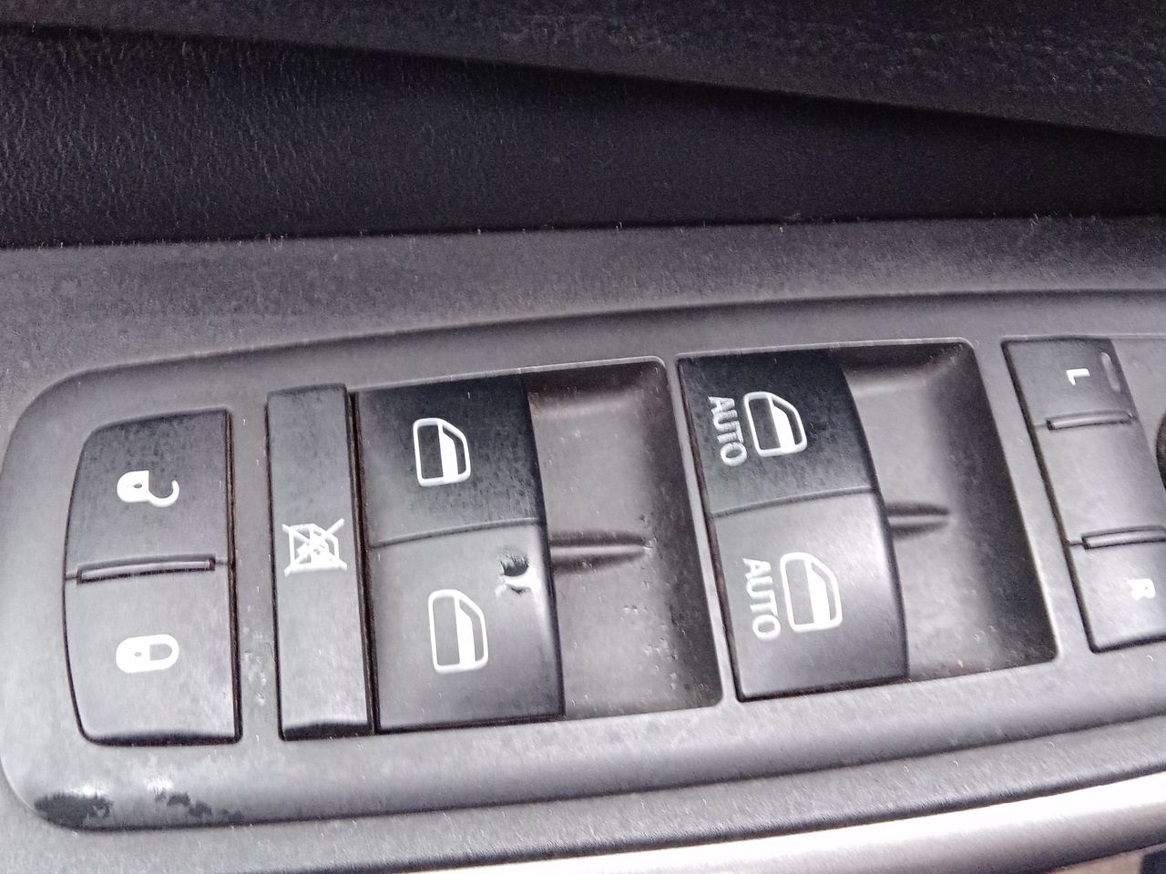 Jeep Cherokee — foto 13 de 26