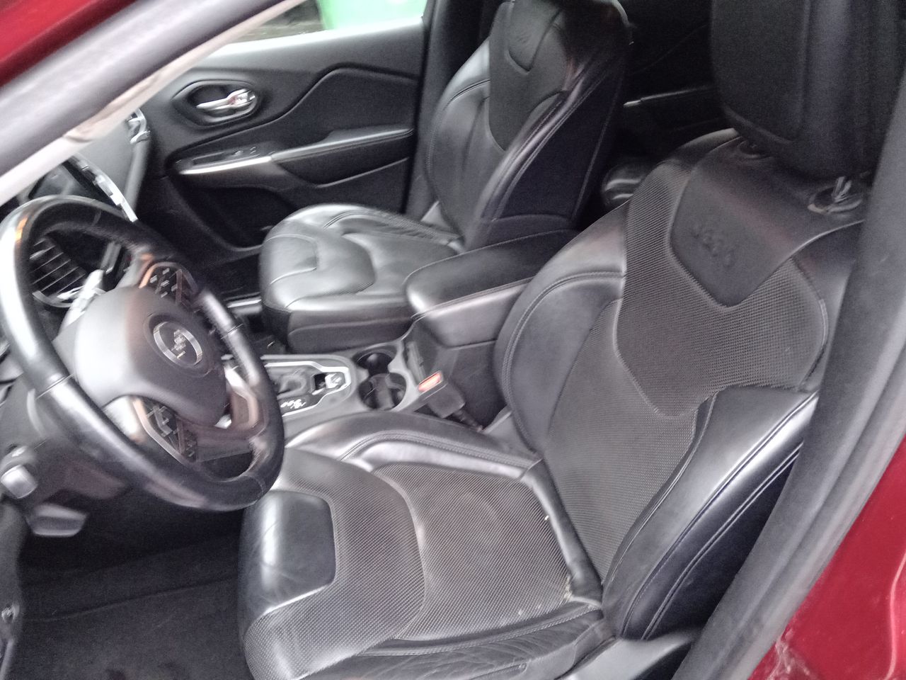 Jeep Cherokee — foto 15 de 26