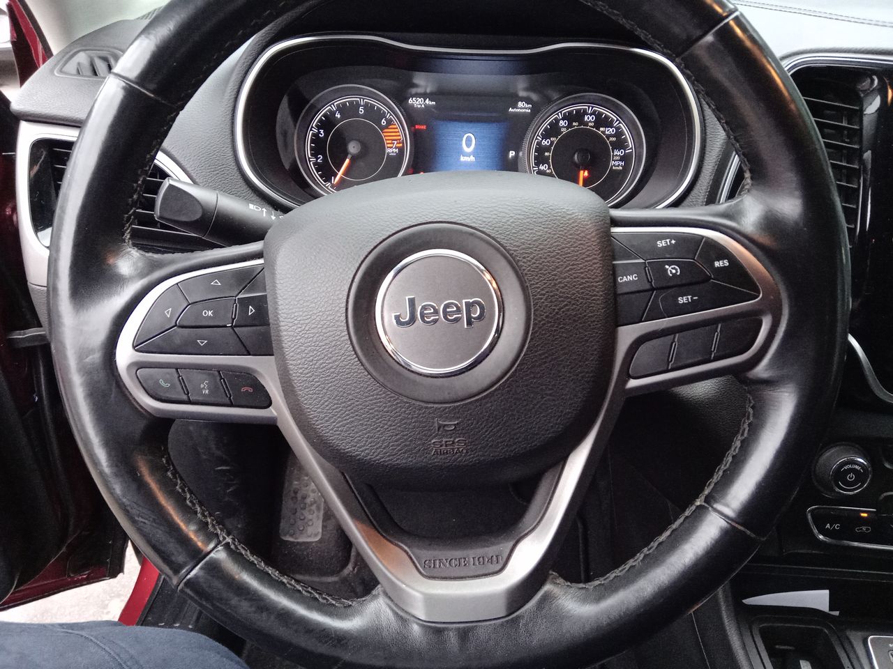 Jeep Cherokee — foto 16 de 26