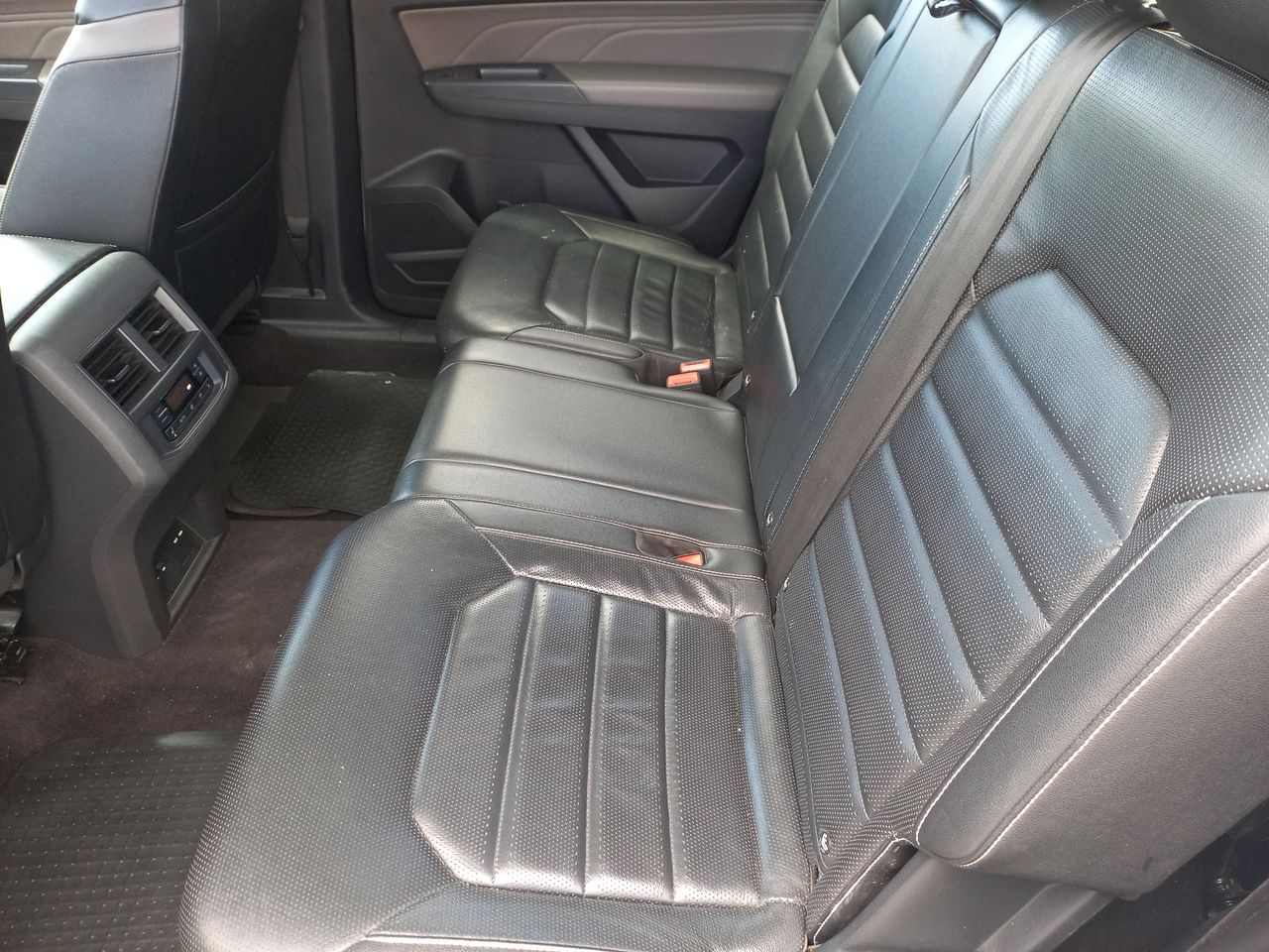 VOLKSWAGEN - 33