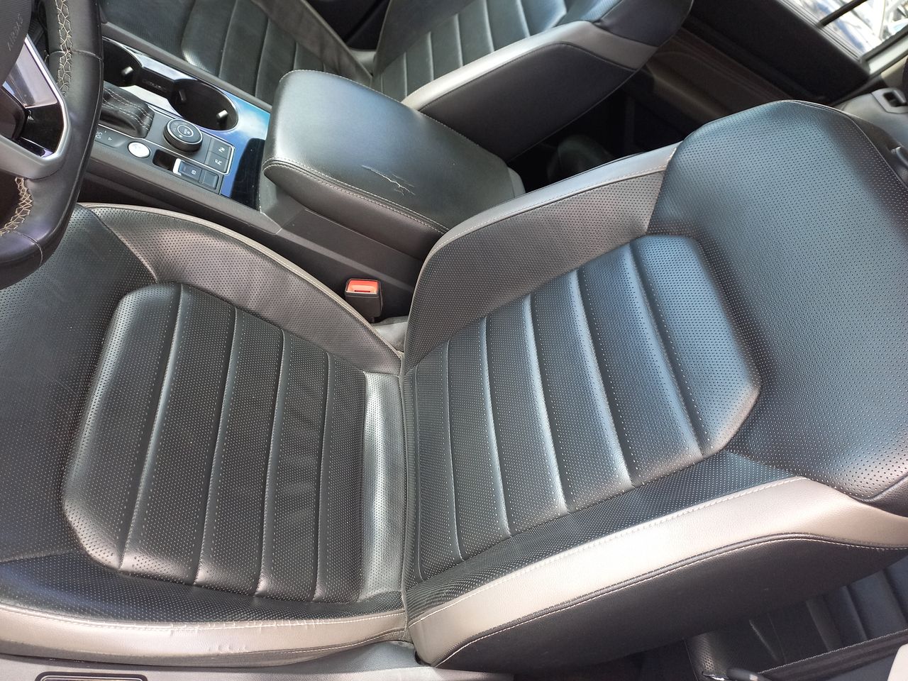 VOLKSWAGEN - 24