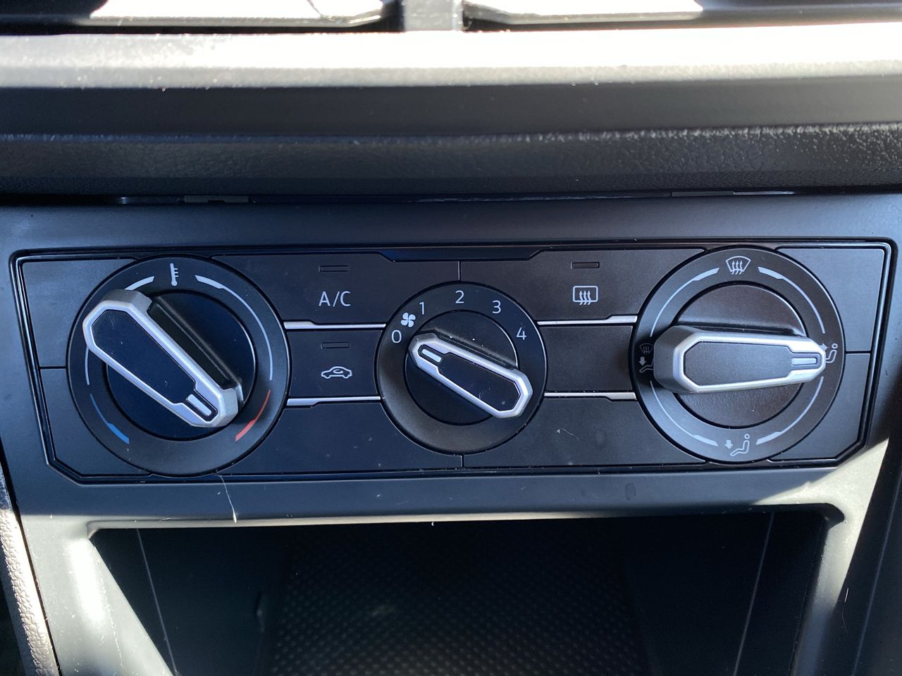 VOLKSWAGEN - 29