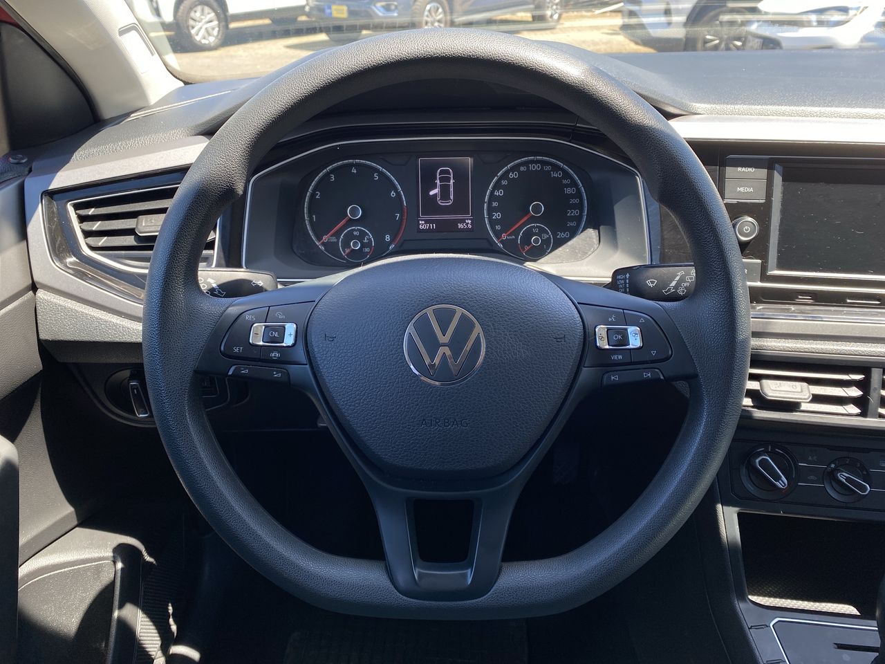 VOLKSWAGEN - 24