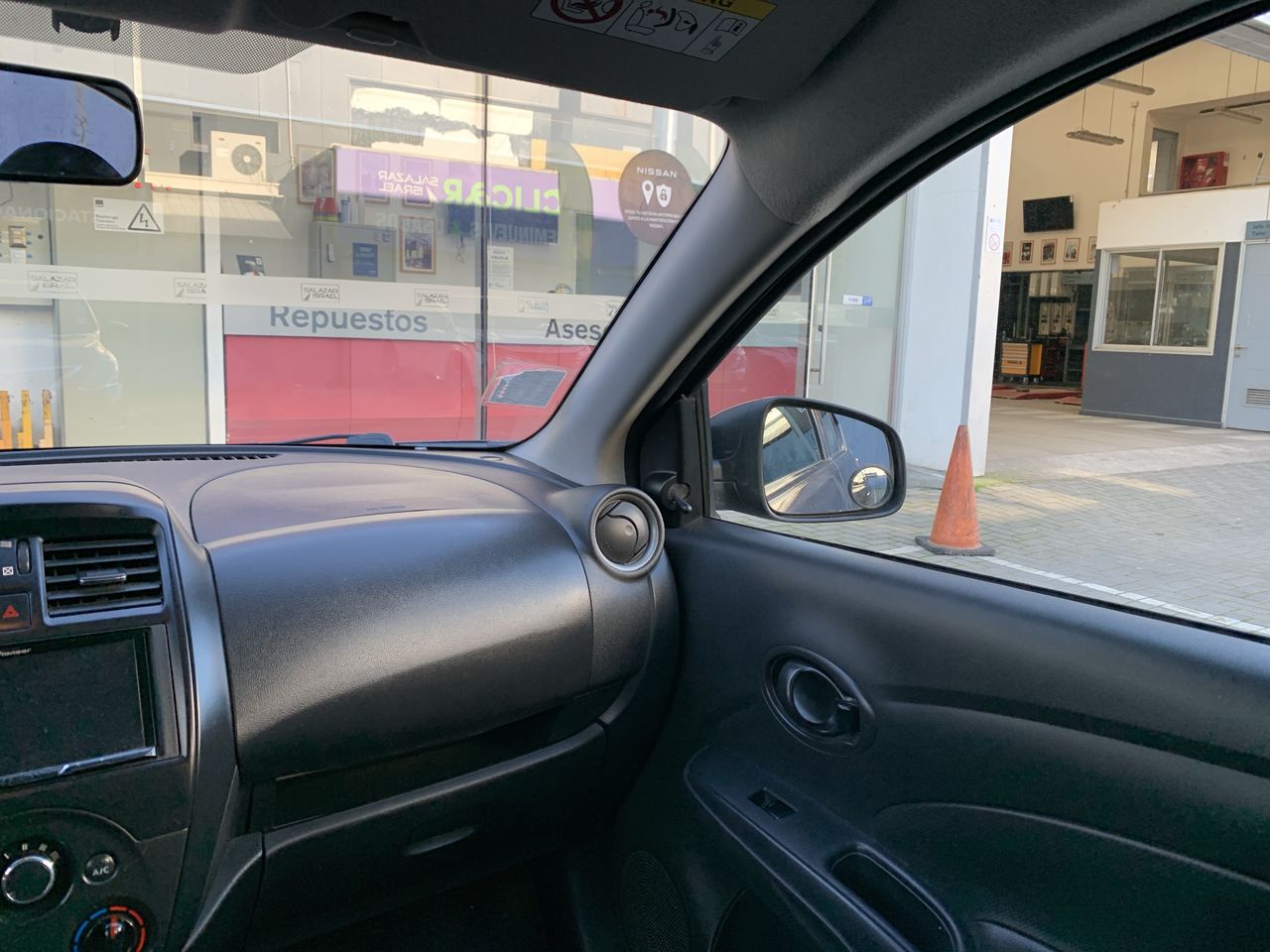 NISSAN - 2