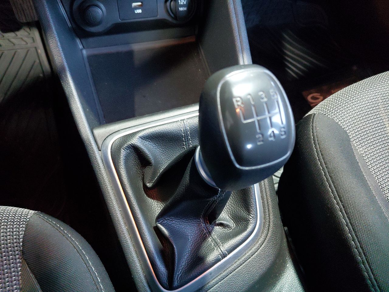 HYUNDAI - 20