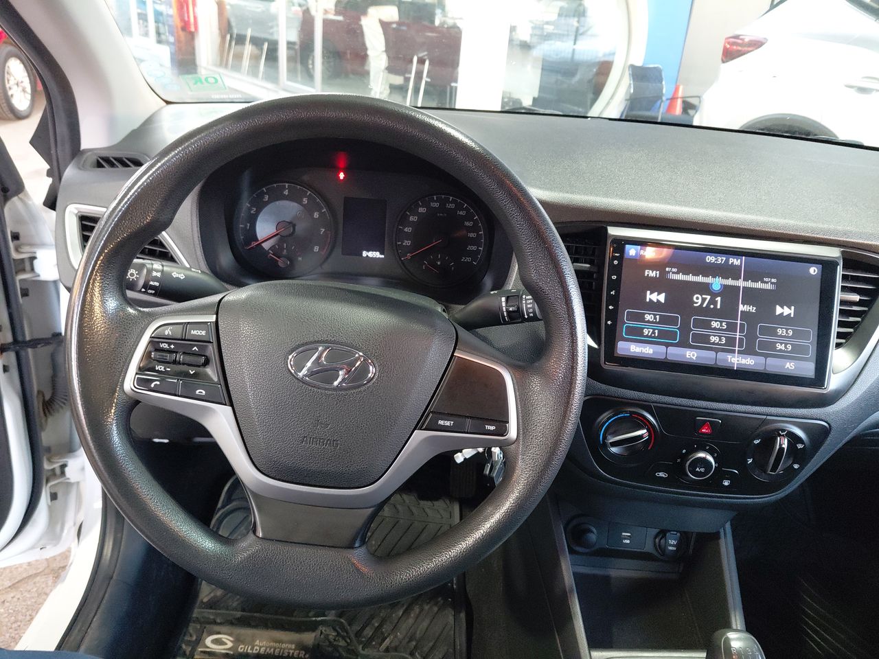 HYUNDAI - 21