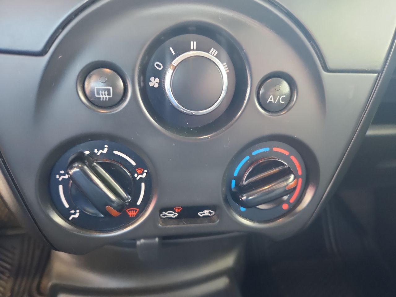 Nissan Versa — foto 19 de 24