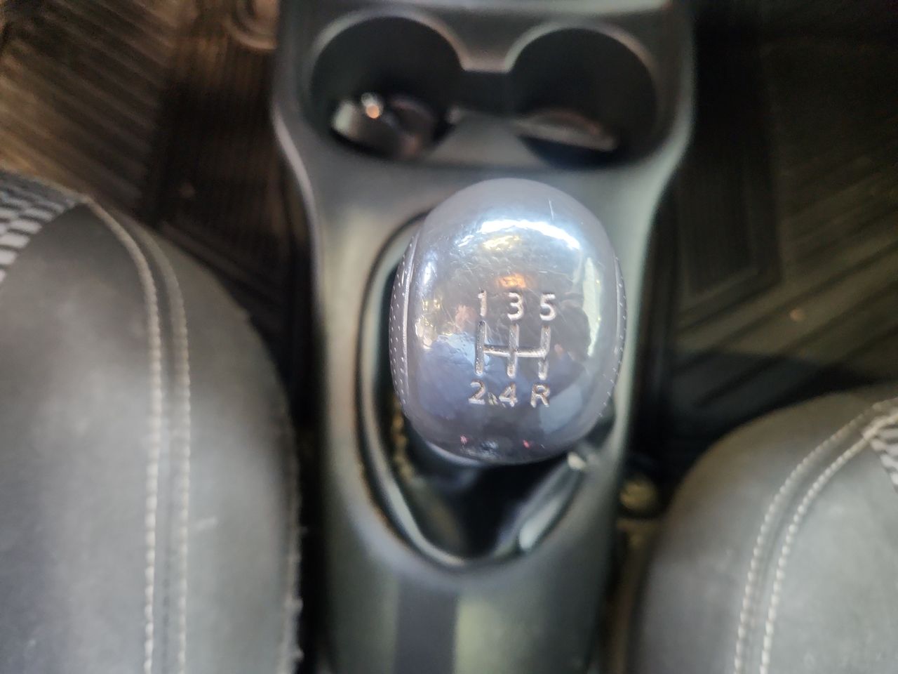 Nissan Versa — foto 20 de 24