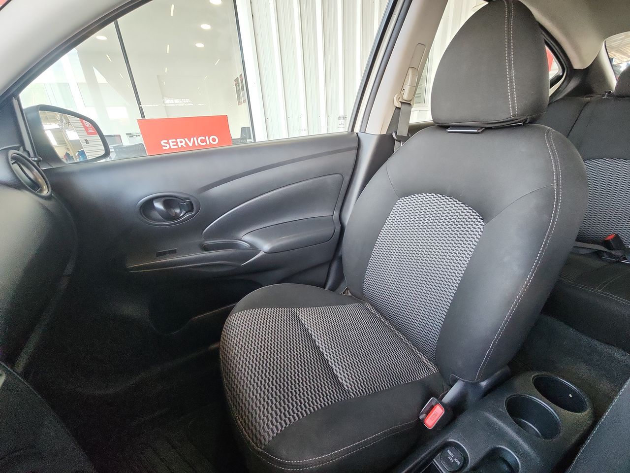 Nissan Versa — foto 22 de 24