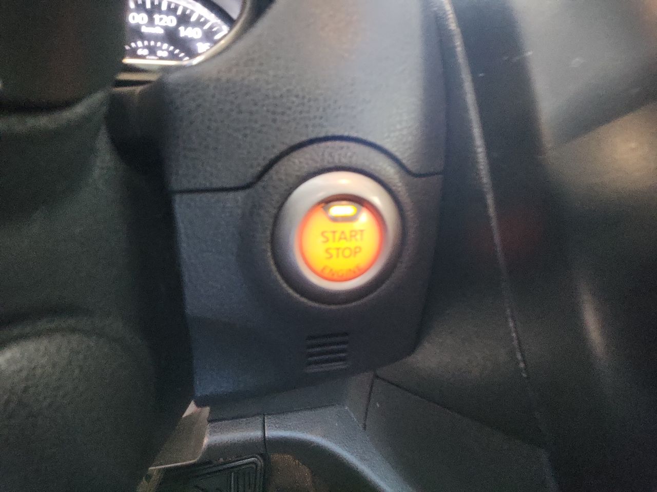 Nissan Versa — foto 24 de 24
