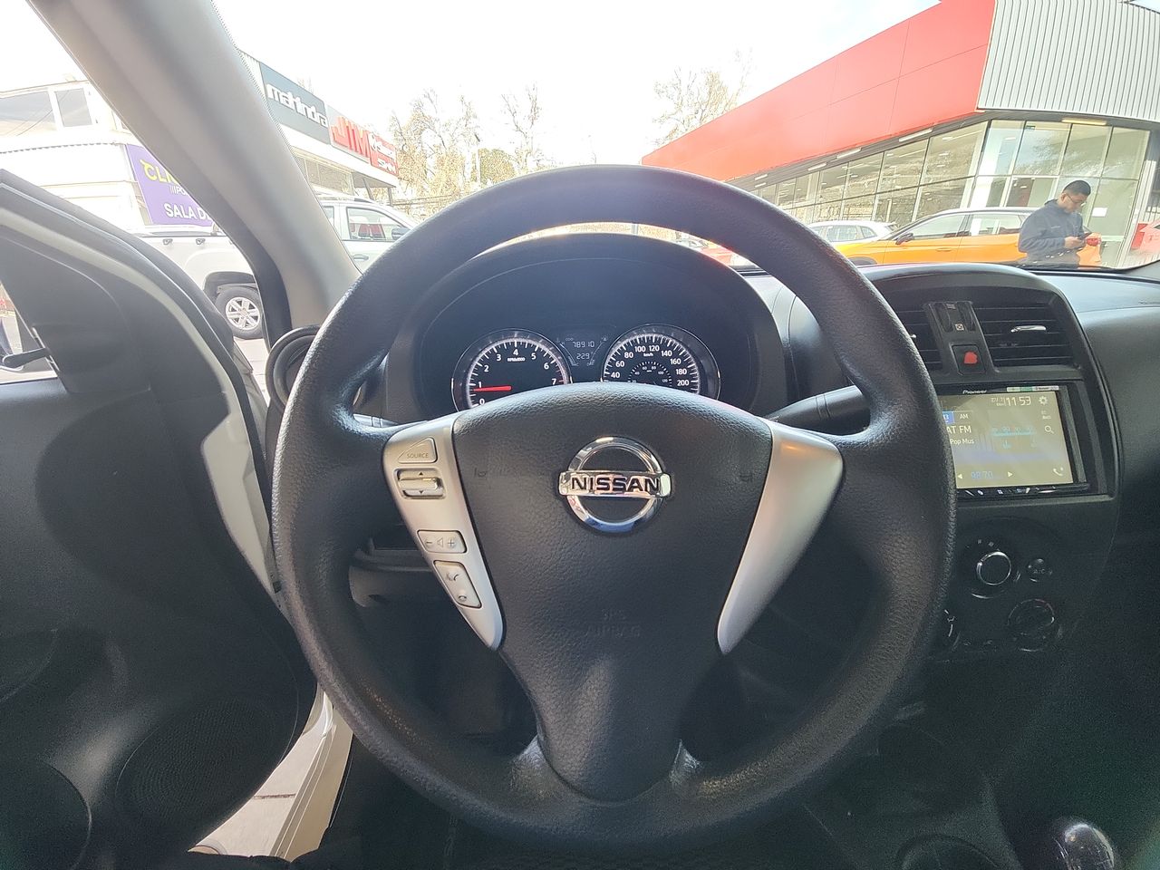 Nissan Versa — foto 15 de 24
