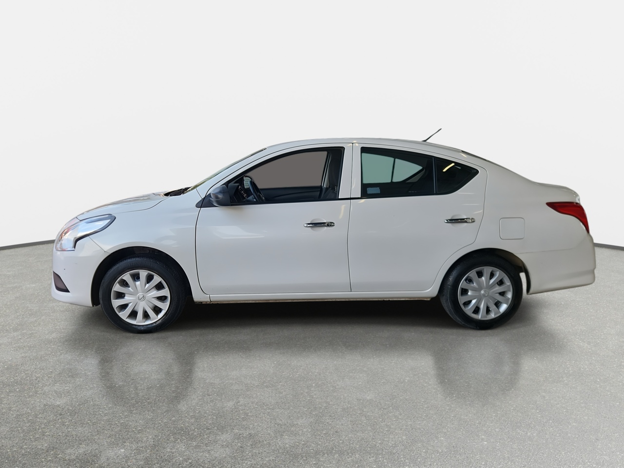 NISSAN - 4