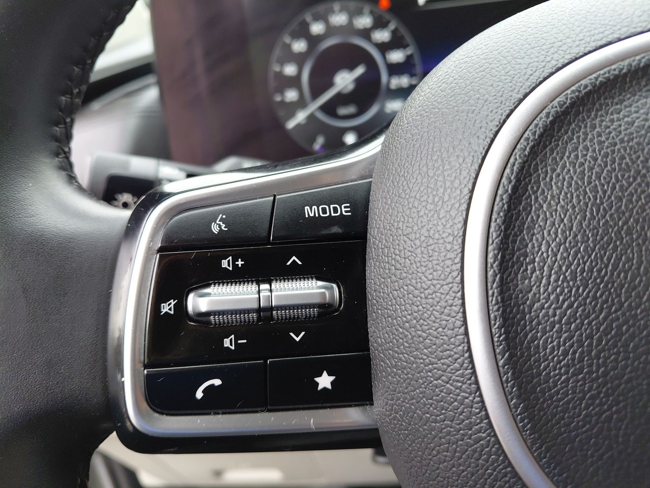 KIA Carnival — foto 26 de 36