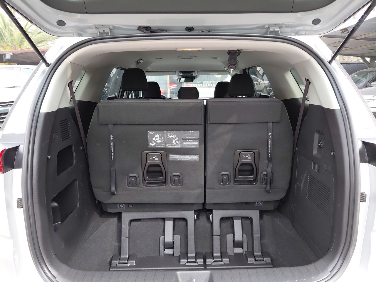 KIA Carnival — foto 21 de 36