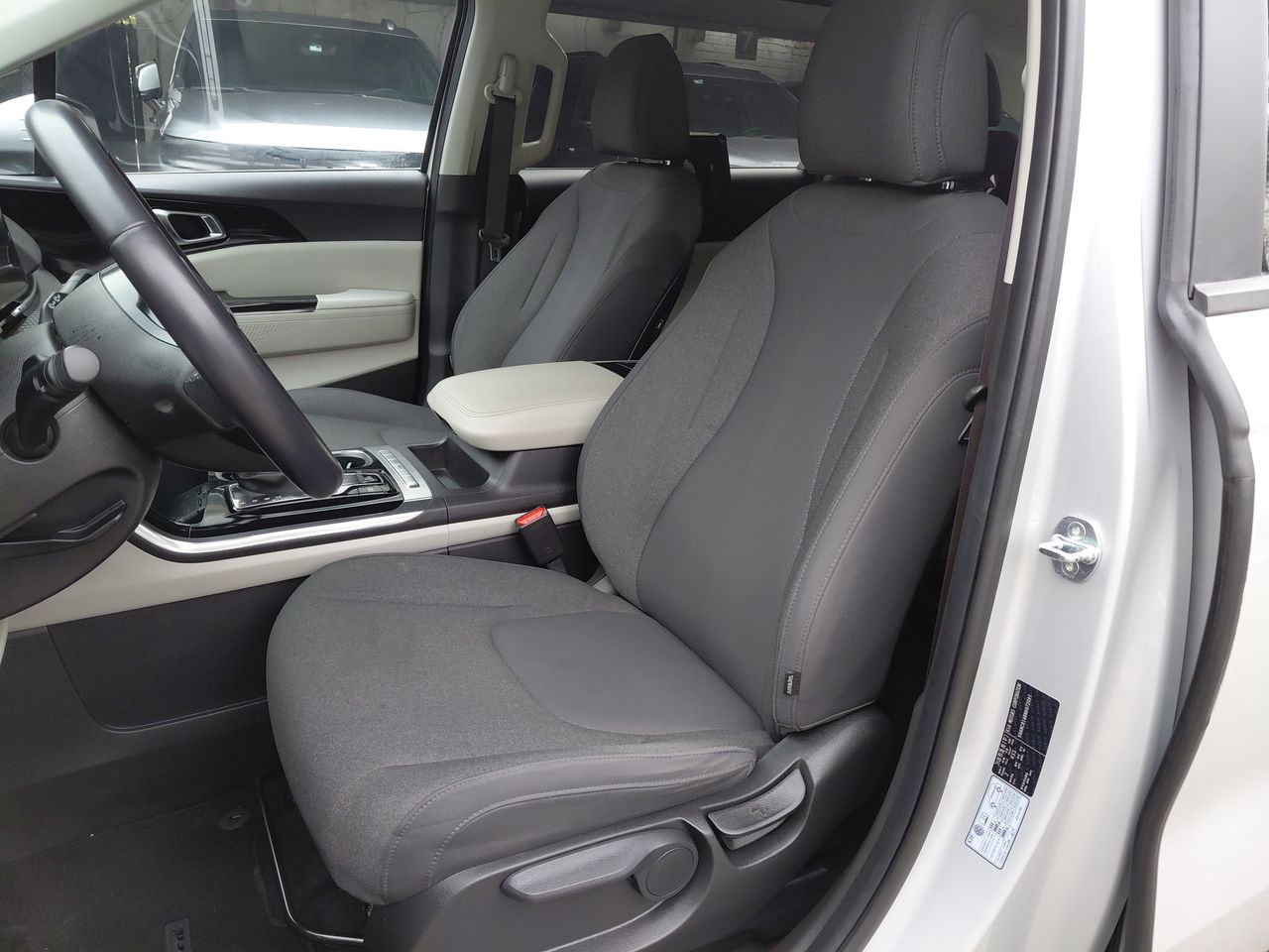 KIA Carnival — foto 24 de 36