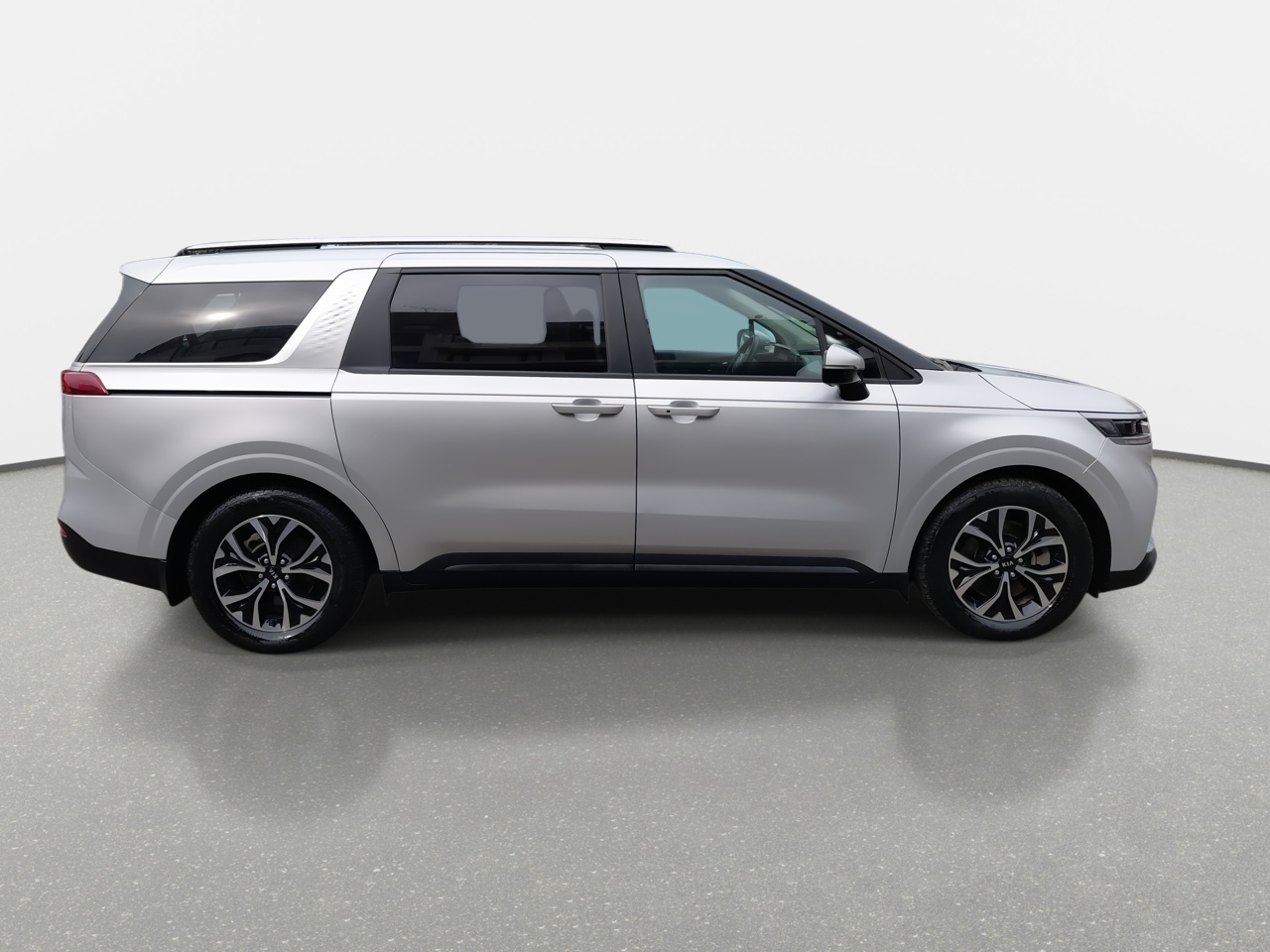 KIA Carnival — foto 9 de 36