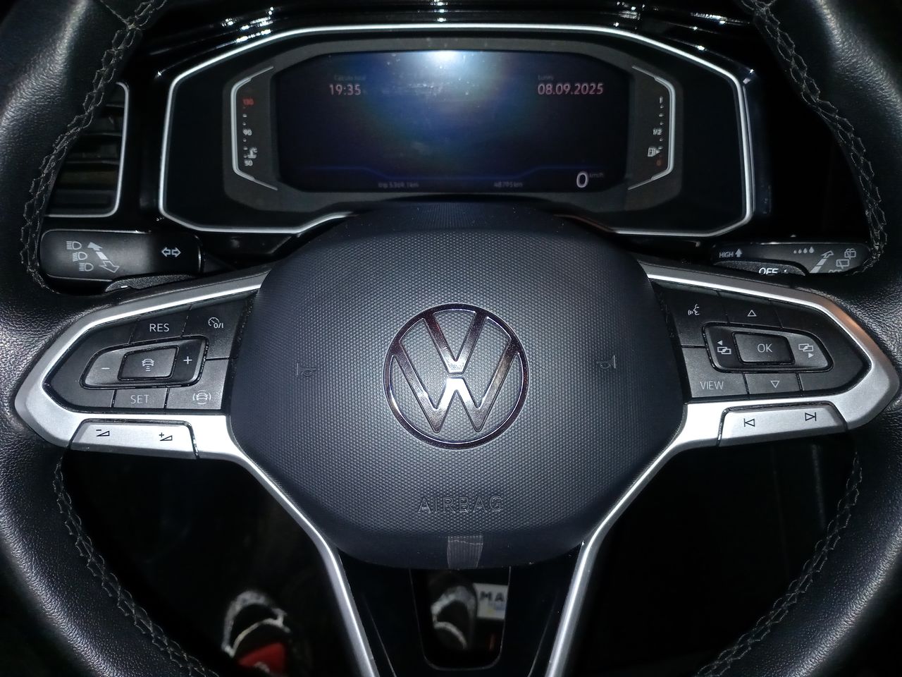VOLKSWAGEN - 24
