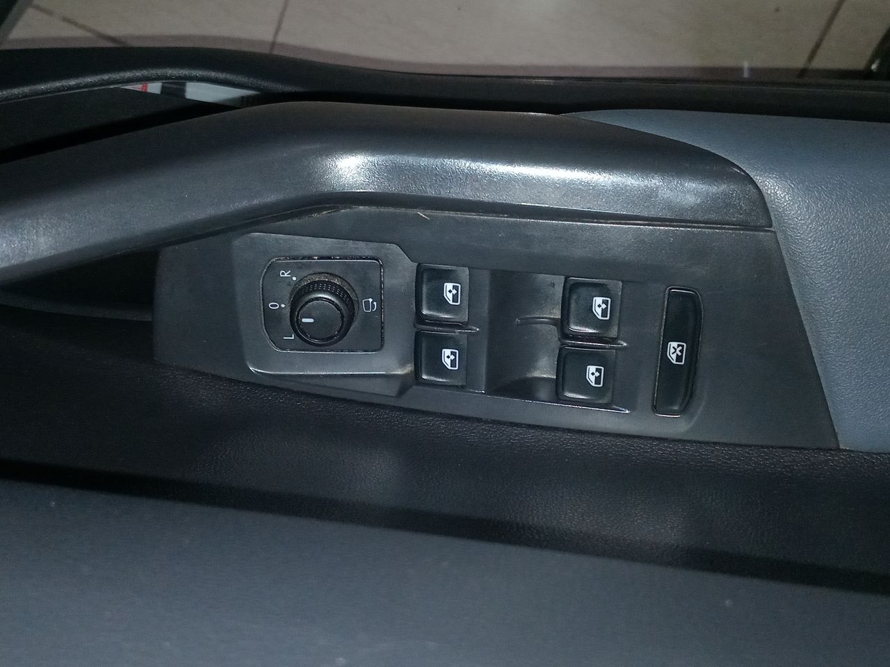 VOLKSWAGEN - 21