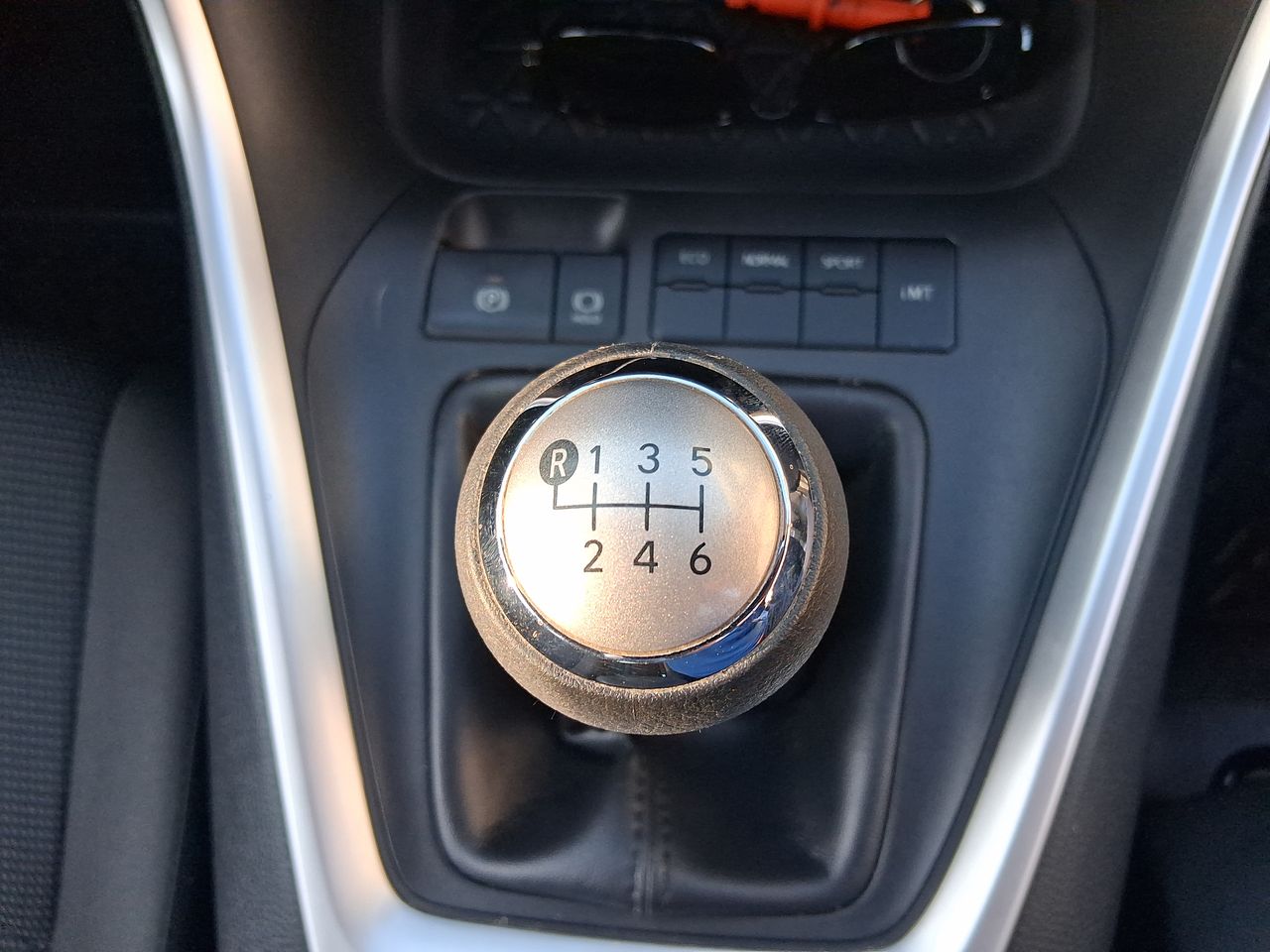 TOYOTA - 32