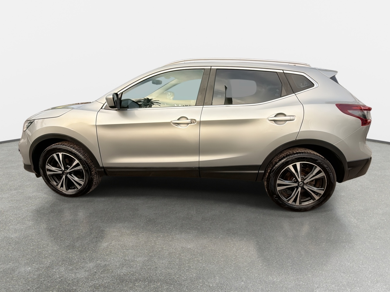 NISSAN - 4