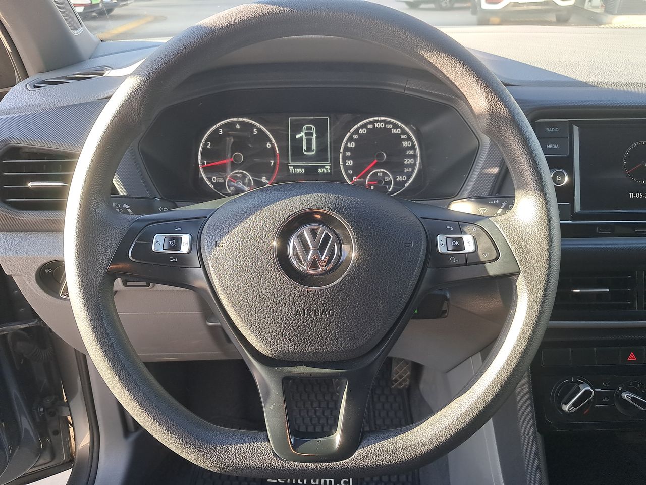VOLKSWAGEN - 24