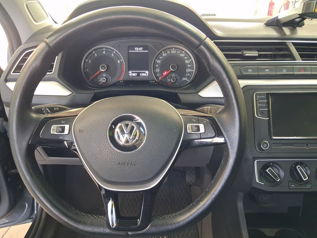 VOLKSWAGEN - 17