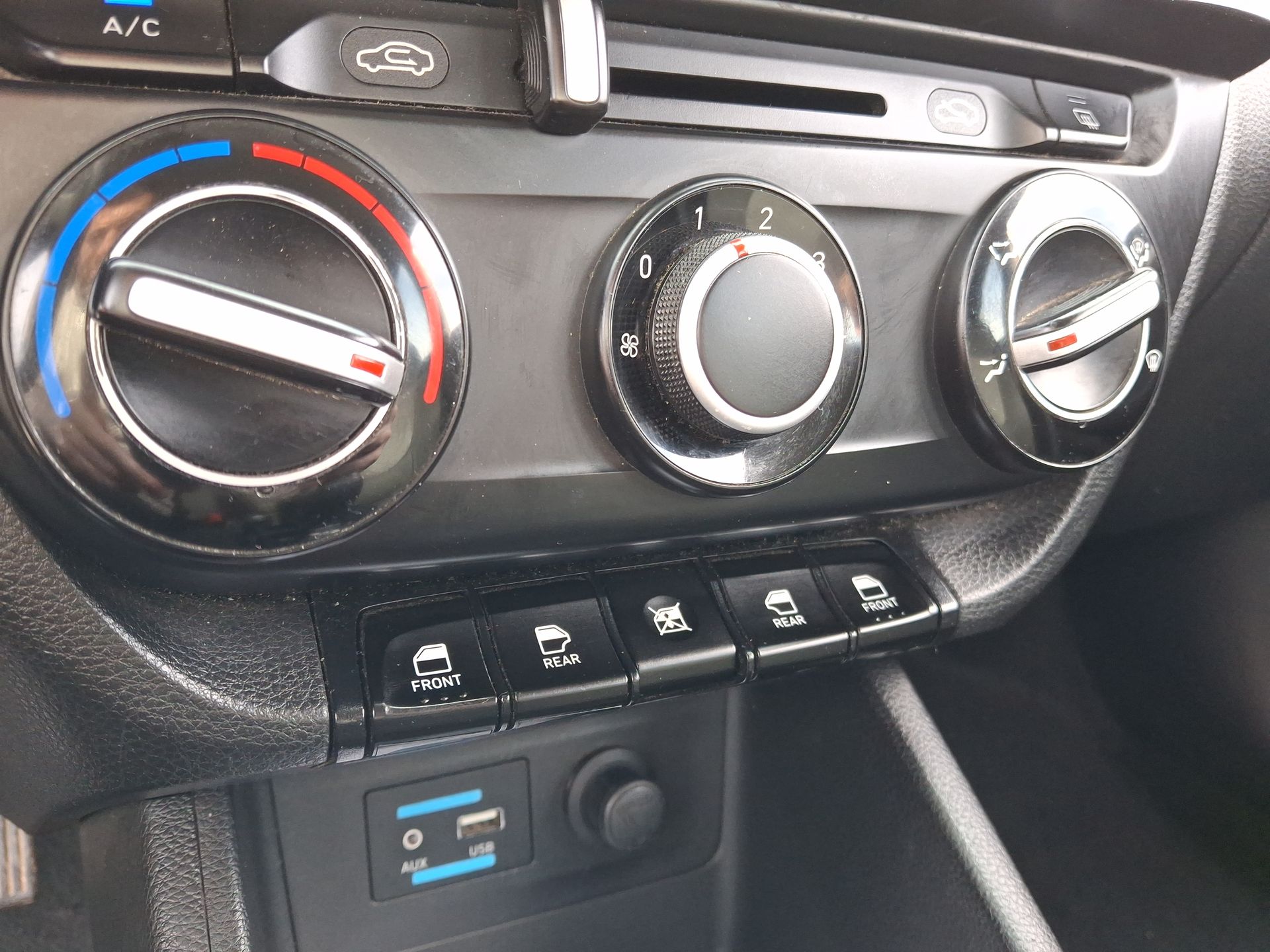 HYUNDAI - 20