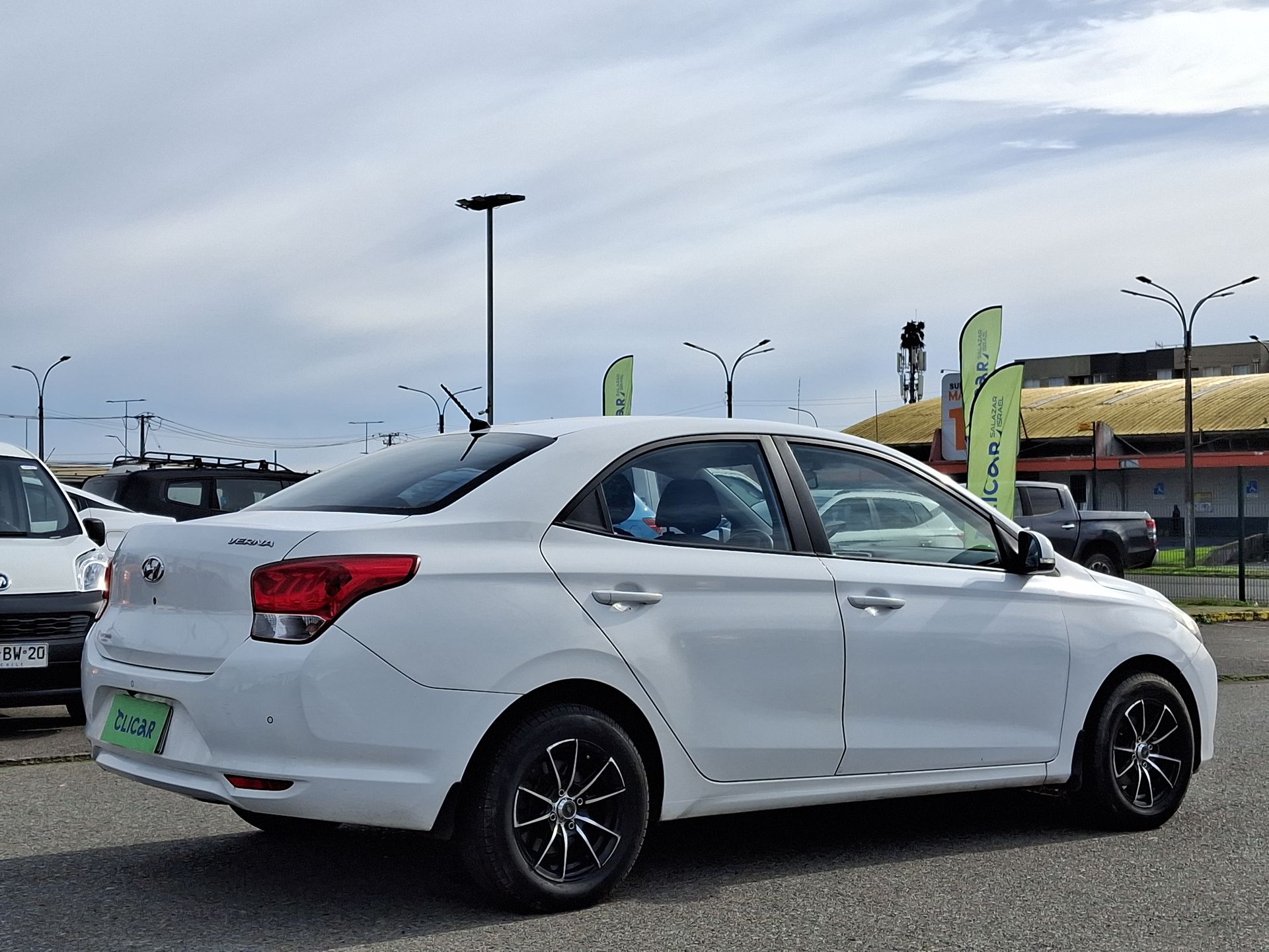 HYUNDAI - 7