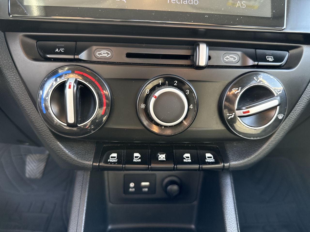 HYUNDAI - 20