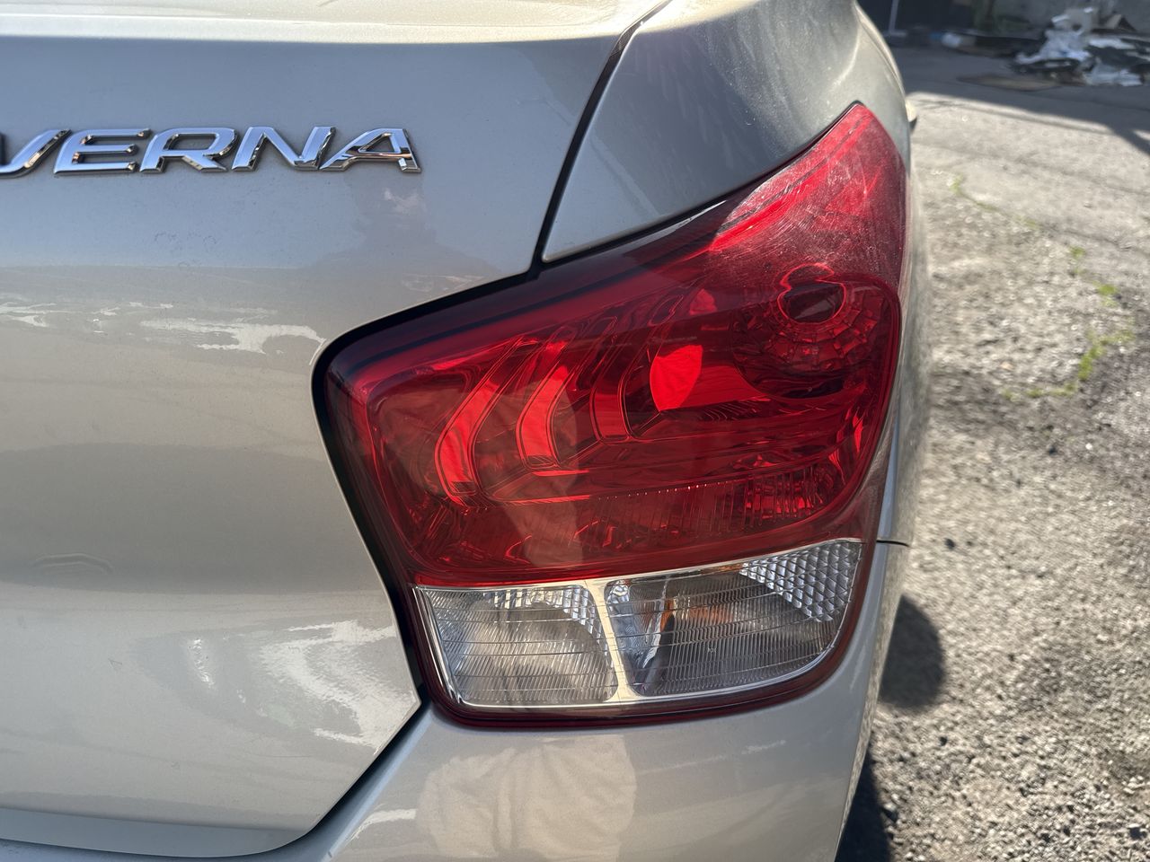 HYUNDAI - 12