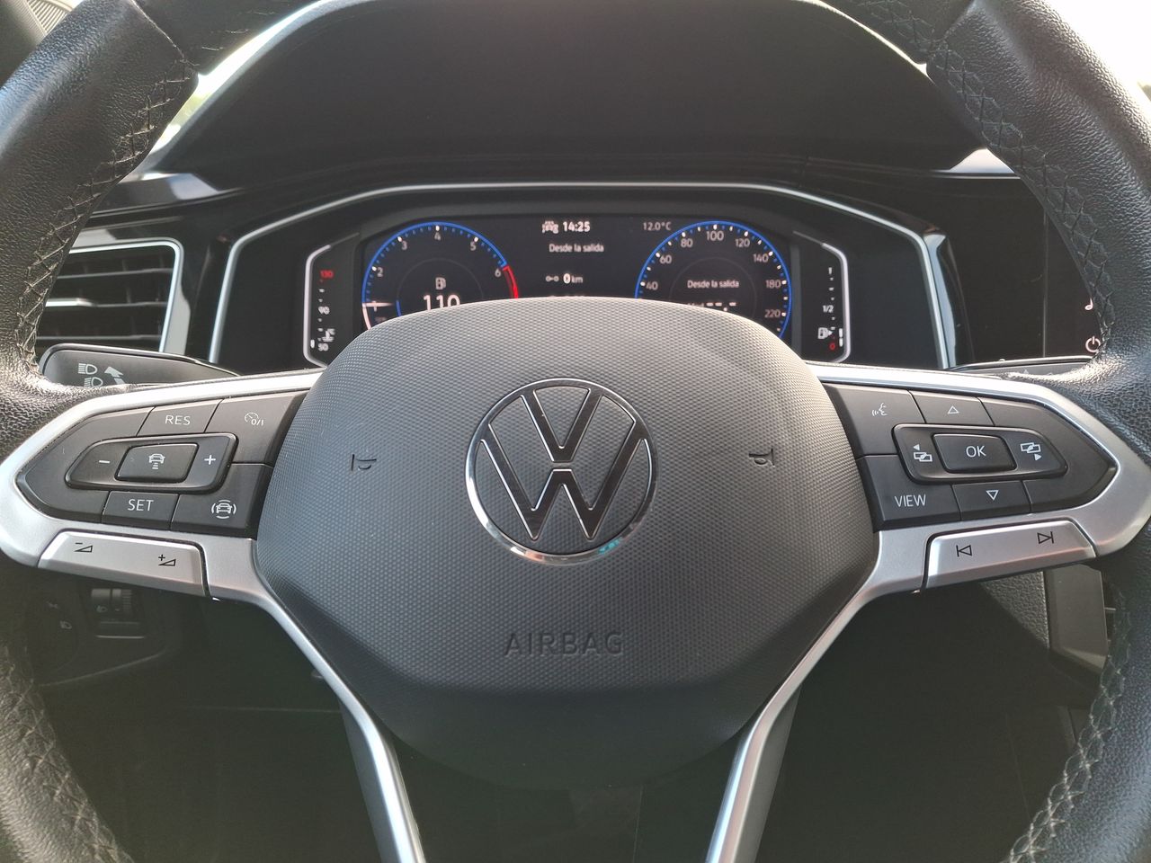 VOLKSWAGEN - 17
