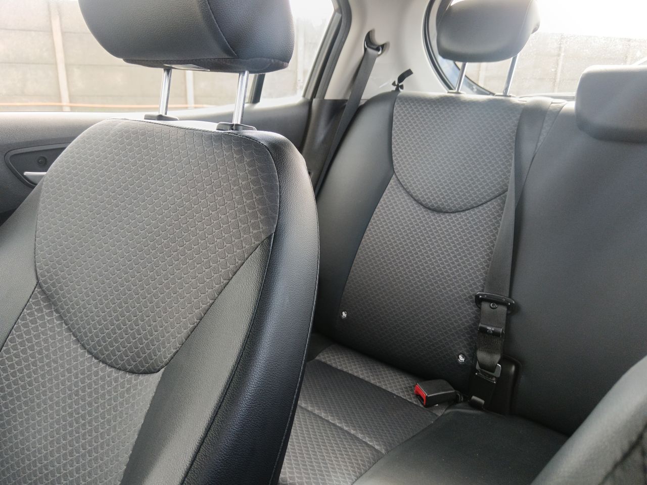 HYUNDAI - 12