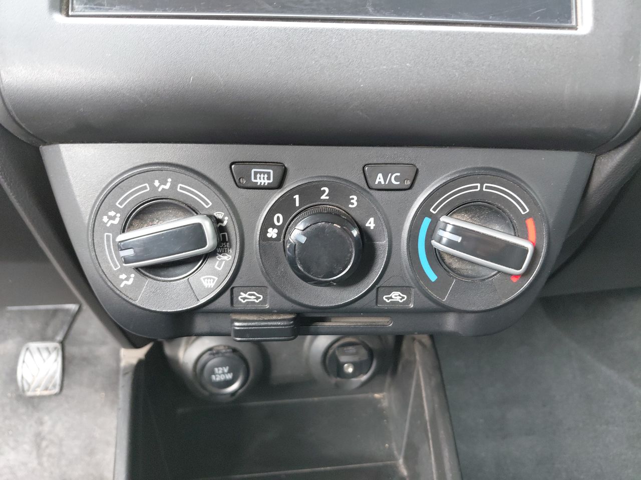Maxus T60 — foto 21 de 25