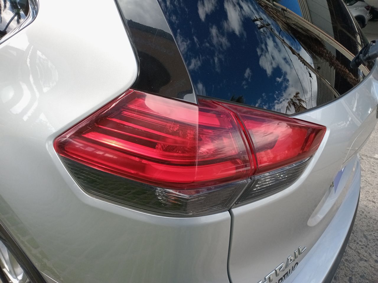 NISSAN - 19