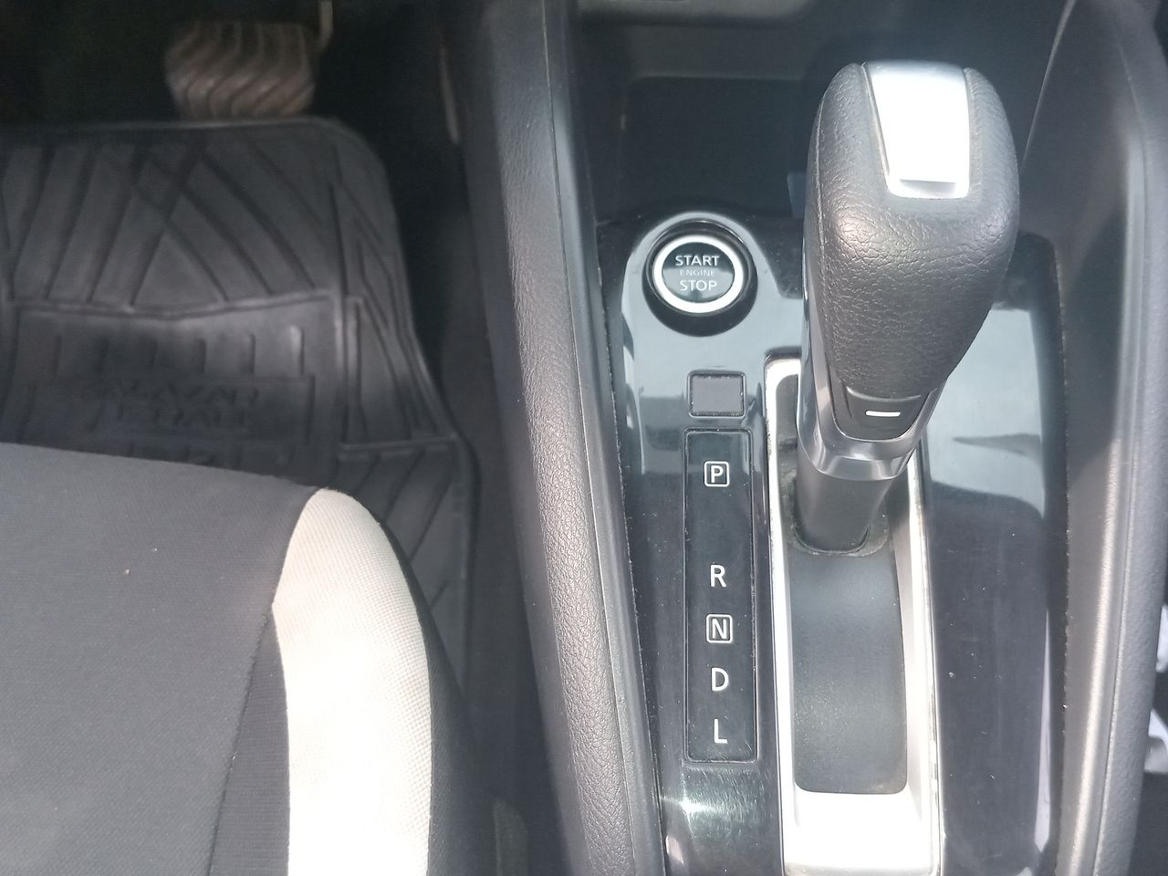 NISSAN - 32