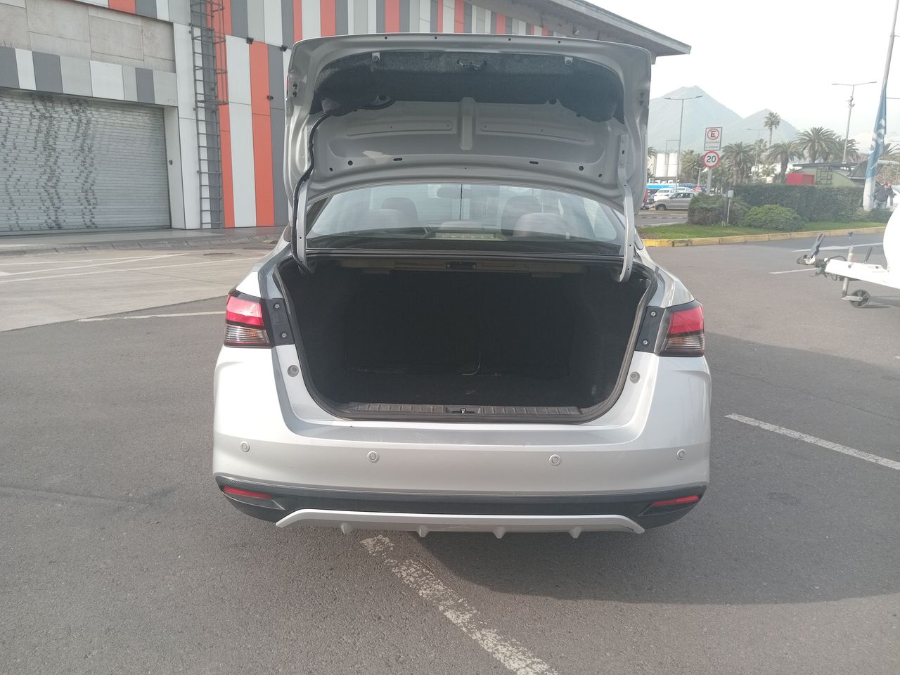 NISSAN - 22