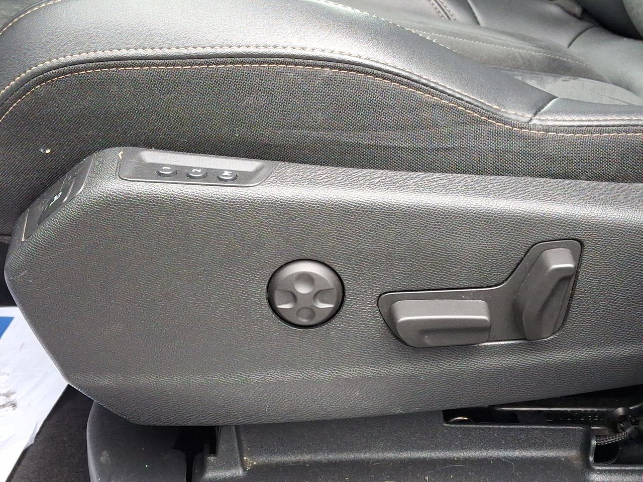 PEUGEOT - 24