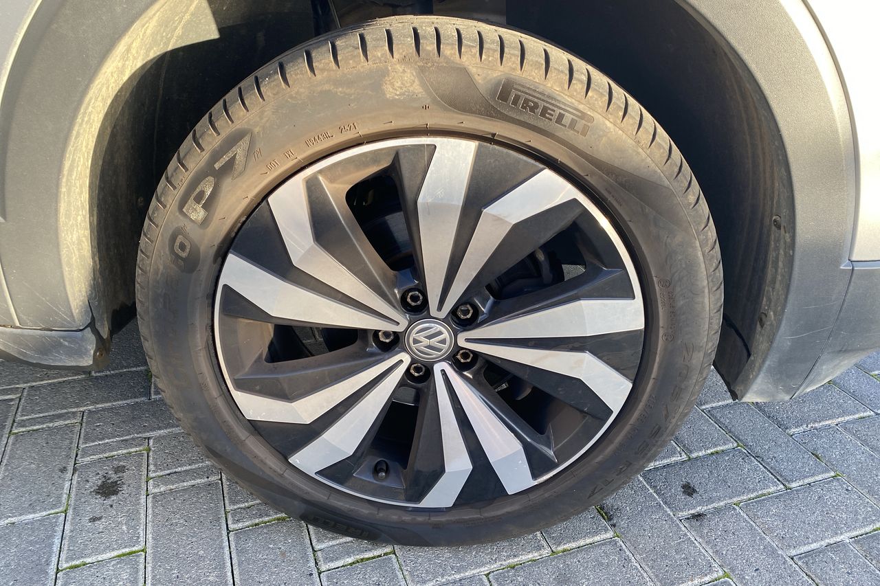 VOLKSWAGEN - 17