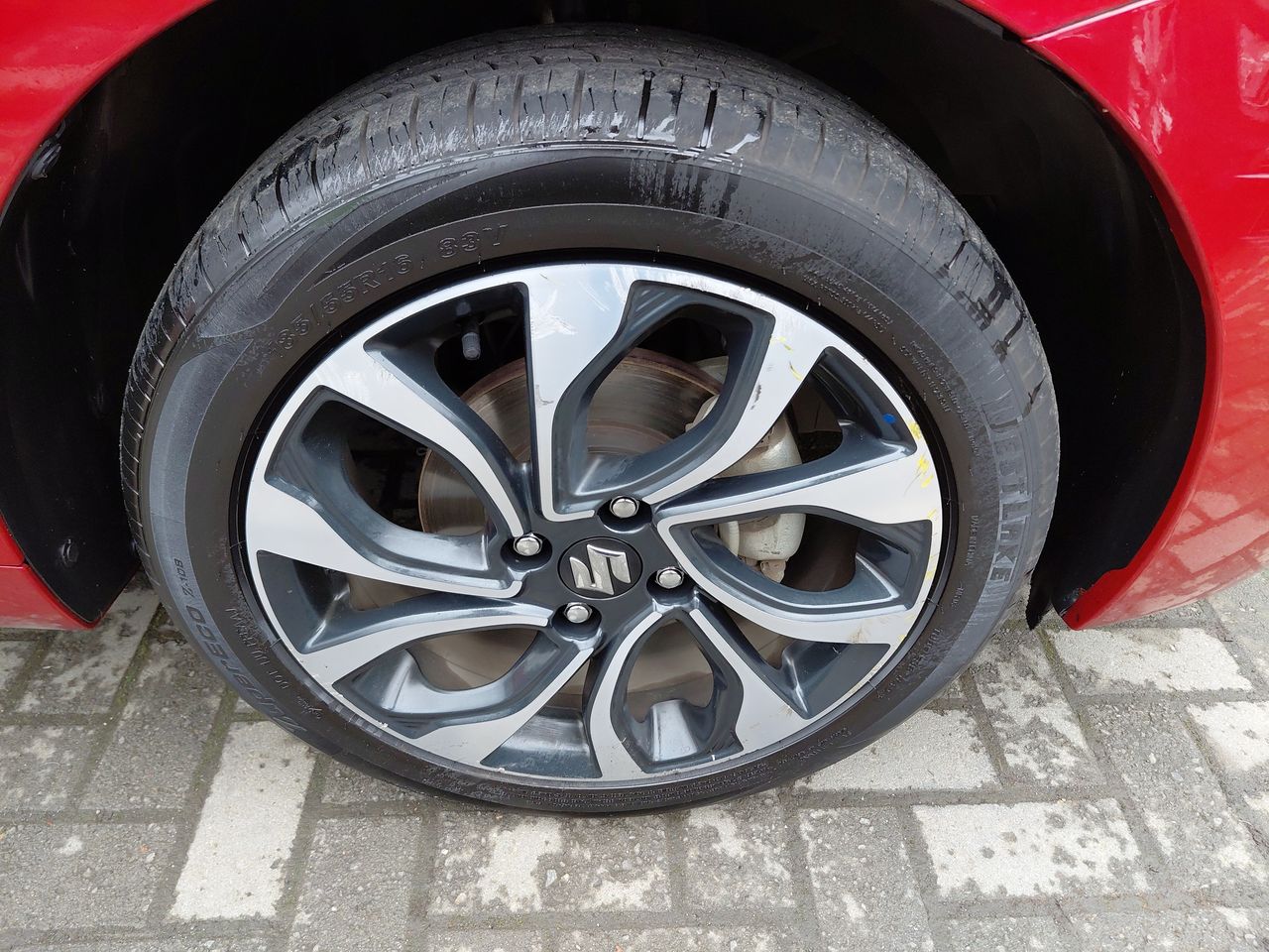 Suzuki Baleno — foto 8 de 26
