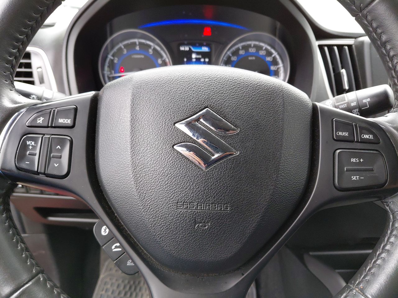 Suzuki Baleno — foto 17 de 26